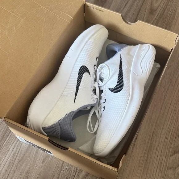 Nike Flex Experience RN 11 in White and Black - Picture 1 of 5